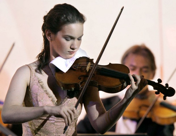 Hilary Hahn performs 26 January 2005 in Cannes during the Classical music Victoires Awards ceremony